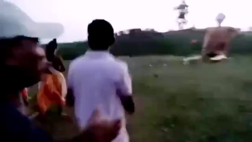 एक रावण दहन ऐसा भी की लोगो को पद उल्टे पॉव भागना #वाइरल वीडियो