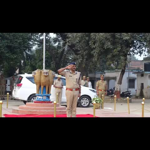 सीतापुर  पुलिस अधीक्षक महोदय सीतापुर द्वारा पुलिस लाइन सीतापुर में #परेड की सलामी ली गई।