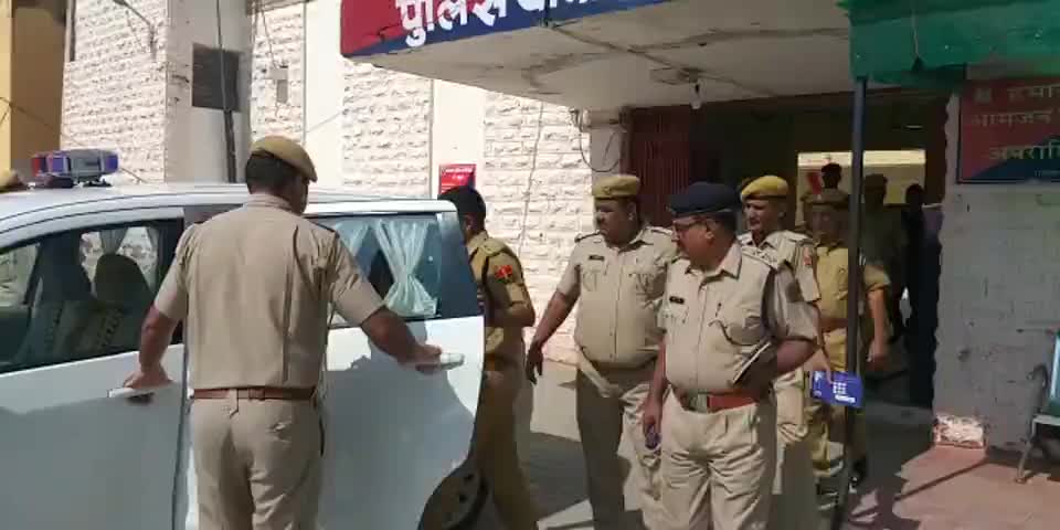 #डीडवाना - डीडवाना पुलिस थाने का जिला पुलिस अधीक्षक डॉ. विकास पाठक ने किया निरीक्षण शांति समिति की बैठक,दिए निर्देश
