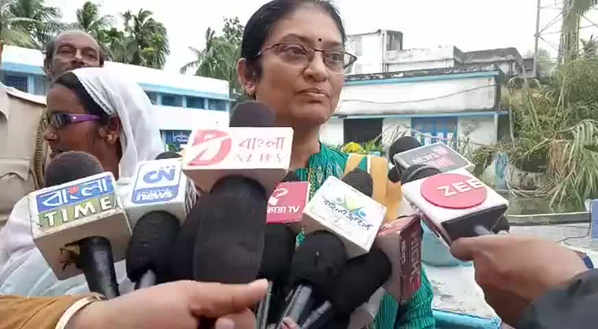 বুলবুলের পোর প্রথম বার মীডিয়া সামনে কথা বোলেন ঊত্তর ২৪ পরগনার জেলা শাসক চেতালি চক্রবর্তী... #Bulbul