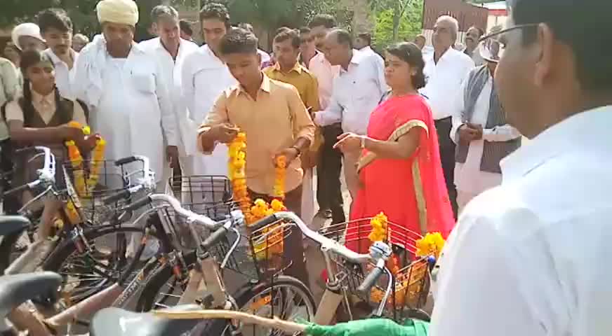 जोधपुर: जोधपुर के बालेसर से खबर

*##बालिकाओं को निशुल्क साईकिलों का वितरण*