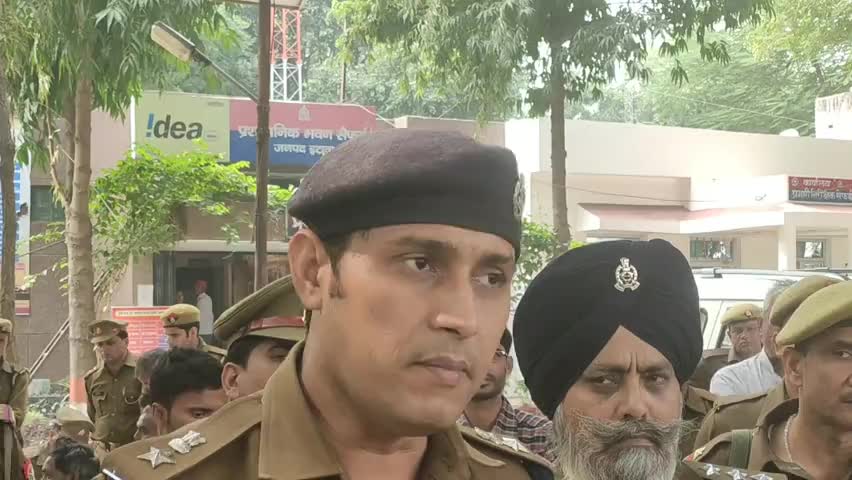 सैफई: वरिष्ठ पुलिस अधीक्षक संतोष कुमार मिश्रा ने सीओ मस्सा सिंह का किया ट्रांसफर, चंद्रपाल सिंह बने सीओ सैफई