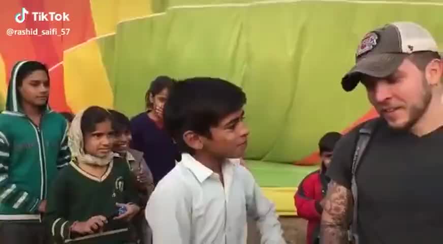 आमेट: #foreigners  vs  #indians s🤣