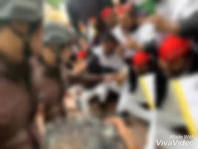 इस जुल्म के दौर में जुबाँ खोलेगा कौन।
अगर समाजवादी भी चुप हो जाये तो बोलेगा कौन।।
#इंकलाब_जिंदाबाद