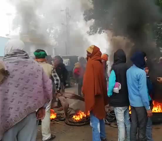 करायपरसुराय: Nrc और caa के 
विरूद्ध मे और जनता के साथ किया मार पीट घटनास्थल लोहन्डा मे﻿@##0245