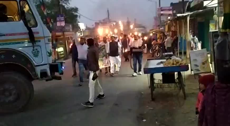 समुद्रपूर: MAKHDUMPUR (DIH) 
NRC और CAB विरोधी कर  राह है 
#Jai_Hind
