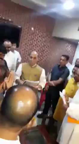गाज़ीपुर: भारतीय जनता पार्टी के कार्यकर्ता का गुस्सा फुटा केंद्रीय मंत्री श्री राजनाथ सिंह के सामने#0245
