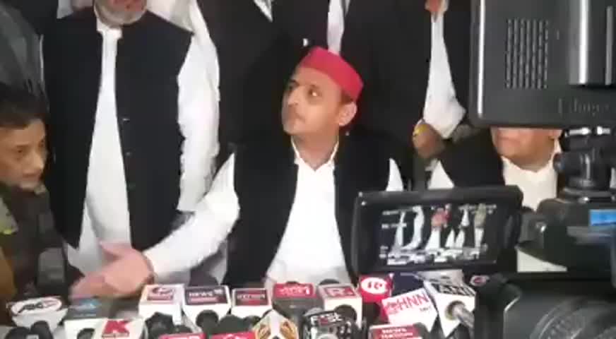 समाजवादी पार्टी के राष्ट्रीय अध्यक्ष श्री अखिलेश यादव जी की आज पीड़ितों से मिलने के बाद कानपुर में #प्रेसवार्ता।