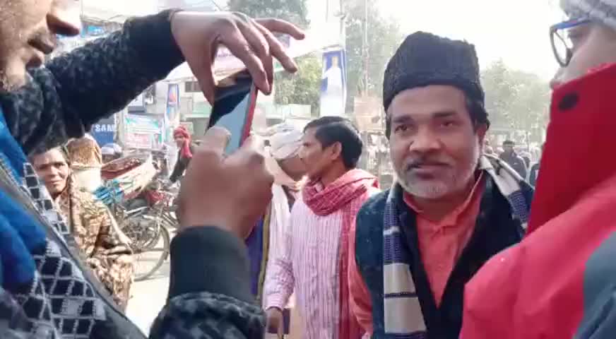 #CAA_NRC_NPR के खिलाफ छपरा के नगरपालिका चौक पर हुवे 11-01-2020 को एक दिवसीय विशाल धरना प्रदर्शन में मीडिया से अपनी बातो को रखते हुवे जीलानी मोबिन