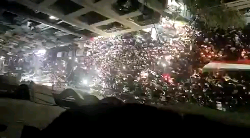 जब देश जल रहा है नफ़रतों की आग में, 
आइए कुछ दिन तो गुज़ारिये शाहीनबाग में...
- आस्था
#ShaheenBhagProtest #तिरंगा_यात्रा