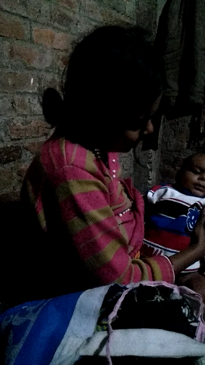 पटना ग्रामीण: ठंड से राहत पाने के लिए लकड़ी का आग लगा कर उसे सेके

﻿@#0245bhugftuidioifoge