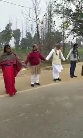 राज्य सभा सांसद सह राष्ट्रीय संगठन महासचिव श्री आर सी पी सिंह जी अपने गाँव मुस्तफापुर में मानव श्रृंखला में शामिल हुए..
#humanchain2020