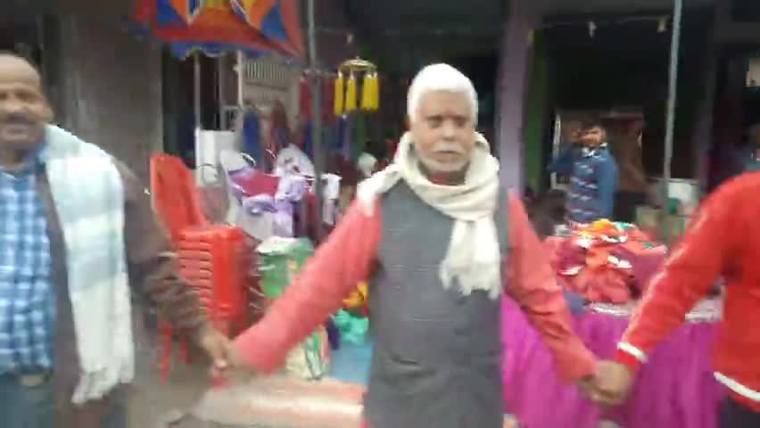 बिहार सरकार द्वारा जल-जीवन-हरियाली, नशा मुक्ति, बाल विवाह और दहेज प्रथा को लेकर आयोजित आज की #मानव_श्रृंखला में
#दिघवारानगरभाजपाकेकार्यकर्तागण
