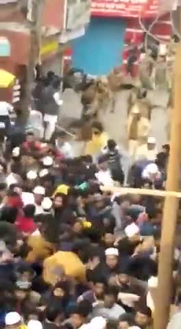 लोहरदगा: Lohardaga me polish ne ki lathi charge #lohardaganews #lateharnews#chandawanews﻿#lohardaganews﻿#latehar