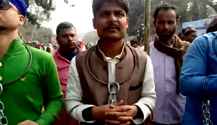 मधुबनी: संविधान बचाओ संघर्ष समिति मधुबनी के अध्यक्ष परवेज़ हसन दानिश और तमाम संविधान प्रेमी अमन प्रेमी साथियों के साथ #NRC#CAA#NP  के विरोध में भारत बंद क