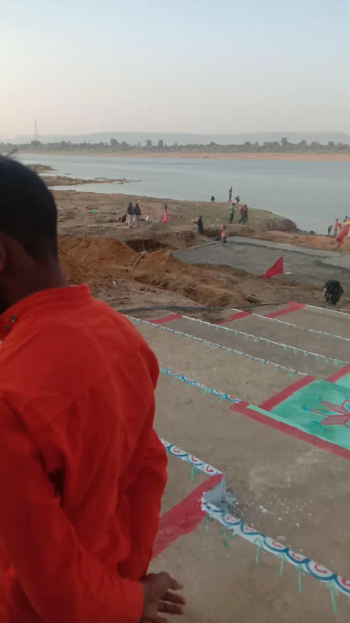 होशंगाबाद: meena parivar ki oor se narmada ghat pe prisad #vitran