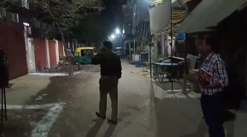 मॉडल टाऊन: दिल्ली में मतदान को लेकर भलस्वा डेरी इलाके में चुस्त दिखे ACP गजेंद्र सिंह #दिल्ली_चुनाव #acp
