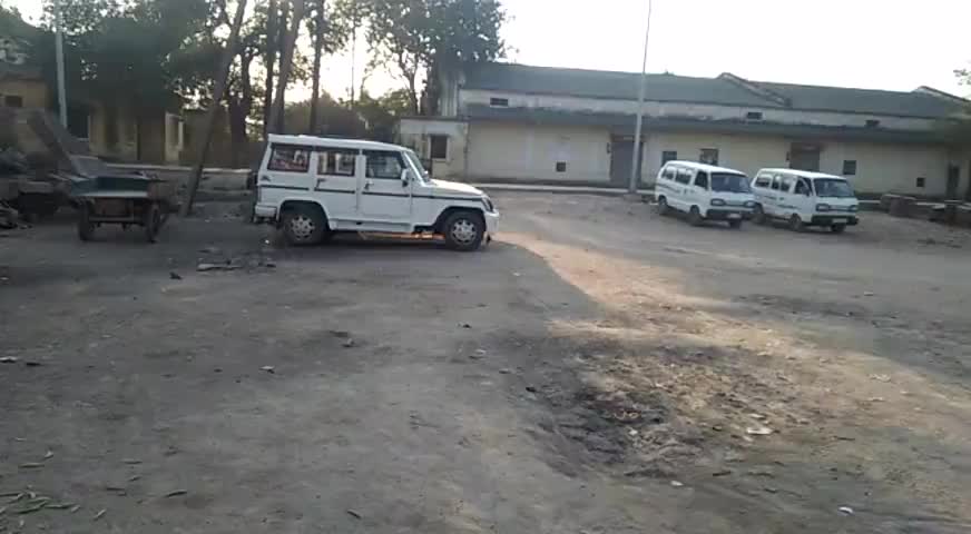 भांडेर: भांडेर नगर पंचायत ने मेला ग्राउंड में बनाई चार पहिया वाहनों के लिए अस्थाई पार्किंग #पार्किंग #जाम