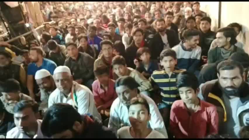 इंदौर: बड़वाली चौकी पर कई दिनों से चल रहे CAA और NRC के विरोध प्रदर्शन में शामिल हुए शायर राहत इंदौरी #rahat_indori