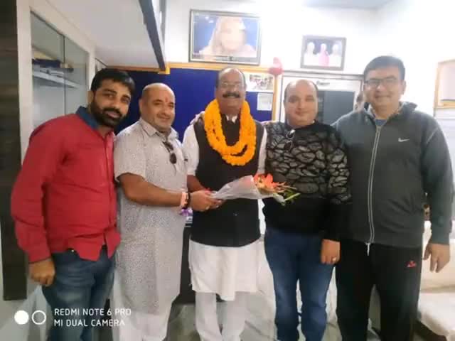भाटापारा: भाटापारा में पीआईसी का सभापति नियुक्त होने के प्रदेश कांग्रेस सचिव सुशील शर्मा से मिले सुशील सबलानी #कांग्रेस #सभापति