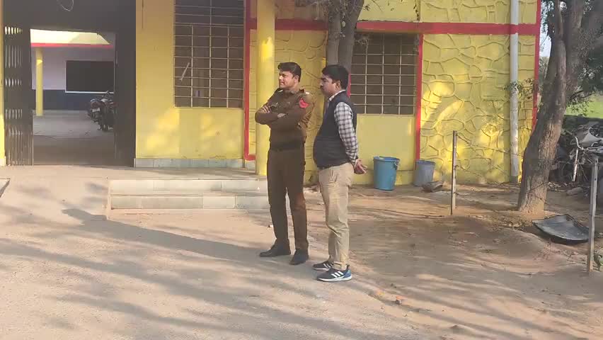 कामां: कामां मेवात क्षेत्र में हरियाणा कि ताबडू पुलिस ने दी दबिश, ऑनलाइन ठगी के आरोपियों की कर रही तलाश #पुलिस #ऑनलाइन_ठगी