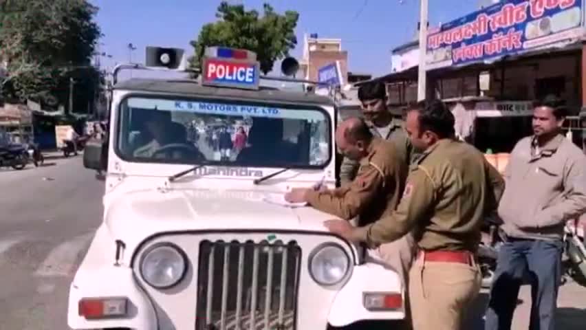 देसूरी: देसुरी पुलिस ने 31वे राष्ट्रीय सड़क सुरक्षा सप्ताह पर नियम तोड़ने वालों के काटे चालान #सड़क_सुरक्षा_सप्ताह