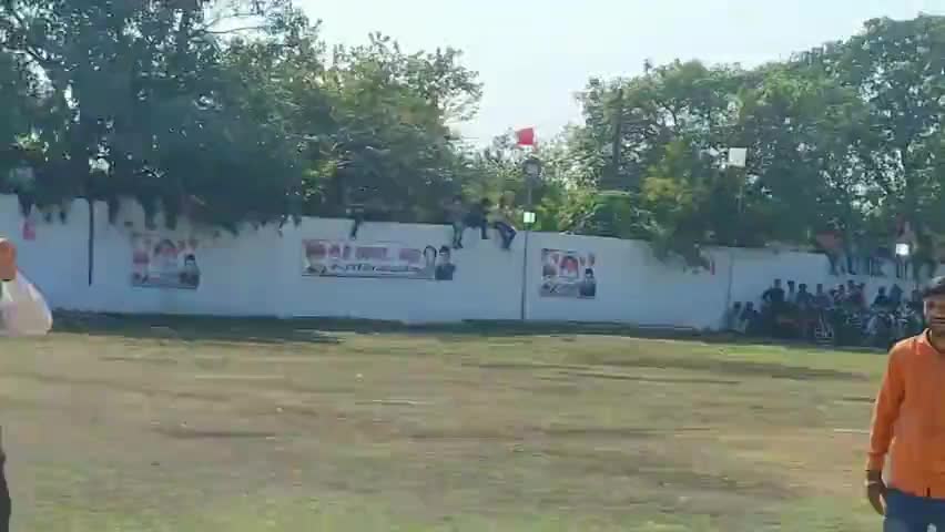 चाचौड़ा: प्रसिद्ध टीवी कलाकार रेमन कक्कर ने राधौगढ़ की छोटी रानी साहिबा के साथ खेला क्रिकेट #क्रिकेट #टीवी कलाकार