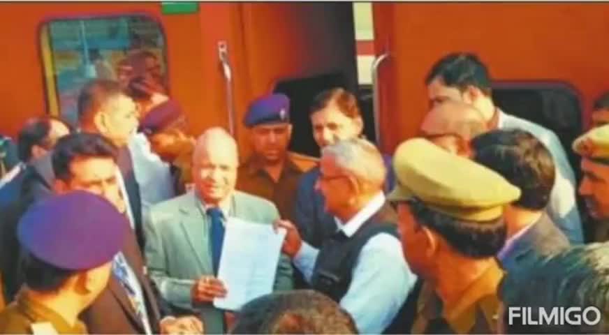 महेंद्रगढ़: दैनिक रेल यात्री महासंघ के सदस्यों ने अपनी मांगों को लेकर ज़िला रेलवे स्टेशन पर जीएम को सौंपा ज्ञापन #ज्ञापन #जीएम