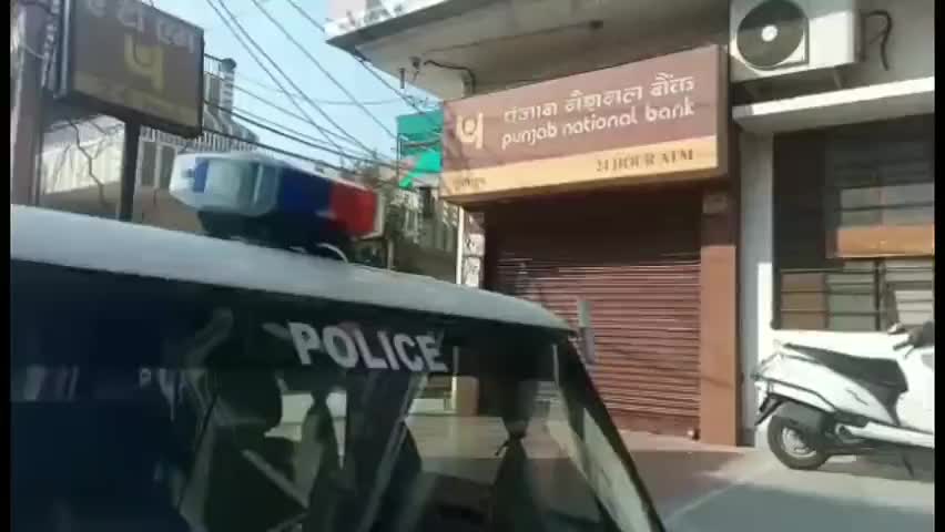 गंगानगर: वकीलों वाली डिग्गी के पास PNB बैंक के ATM को लूटने का युवक ने किया प्रयास, अलार्म बजने पर युवक हुआ फरार #pnb #atm