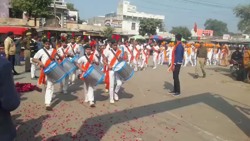 जहाज़पुर: जहाजपुर नीलकंठ महादेव मंदिर से विद्या भारती के छात्र-छात्राओं ने निकाला पथ संचलन, जगह-जगह की गई पुष्प वर्षा #पथ_संचलन