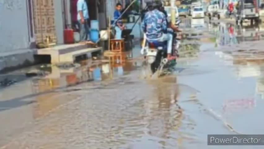 चूरू: शहर में जगह-जगह खुले सीवर चेंबर से सड़कों पर फैल रहा गंदा पानी, आवाजाही में लोगों को हो रही परेशानी #नगरपरिषद_चूरू #सीवर