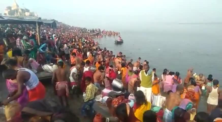 सुल्तानगंज: सुल्तानगंज उत्तरवाहिनी गंगा घाट पर माघी पूर्णिमा को लेकर गंगा स्नान करने उमड़ी श्रद्धालुओं की भीड़ #गंगा_स्नान