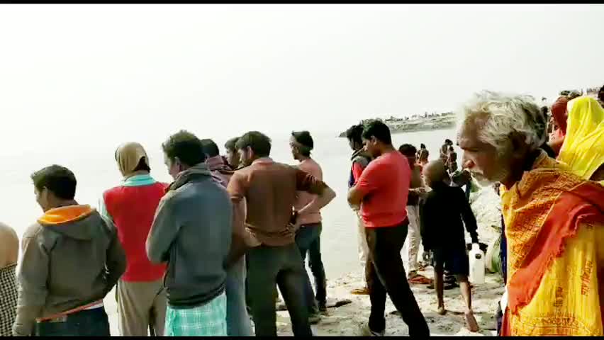 बलिया: बलिया के हुसैना गंगा घाट पर युवक की डूबने से हुई मौत, शव की तलाश है जारी #मौत #गंगा_घाट