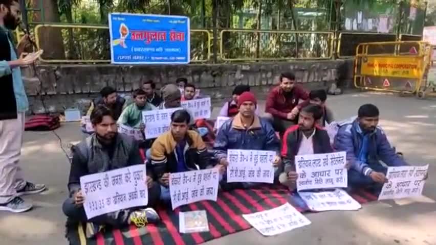 नामकुम: उलगुलान सेना के बैनर तले राजभवन के समीप स्थानीय नीति में बदलाव को लेकर हो रहा है धरना-प्रदर्शन # धरना-प्रदर्शन #राजभवन