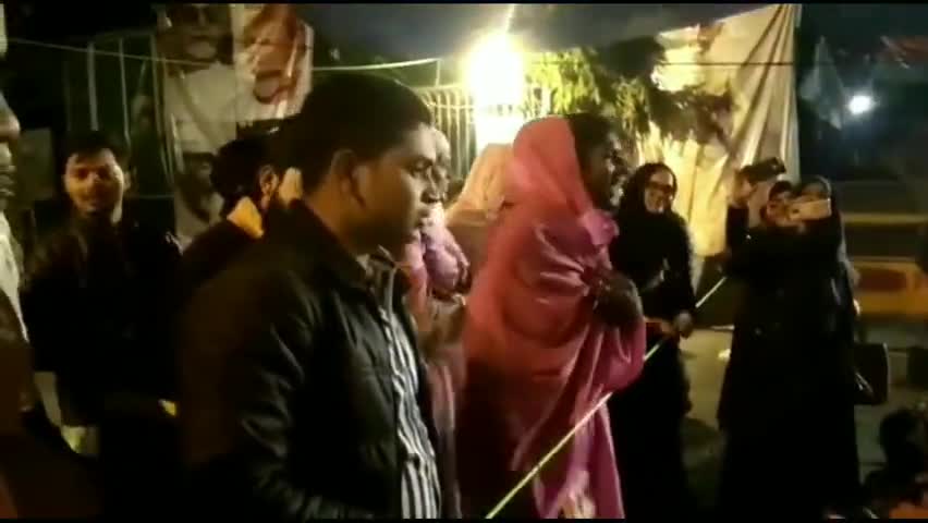 डिफेन्स कॉलोनी: जामिया में चल रहे विरोध प्रदर्शन में किन्नर समाज के लोगों ने पहुंचकर दिया समर्थन #जामिया #caa