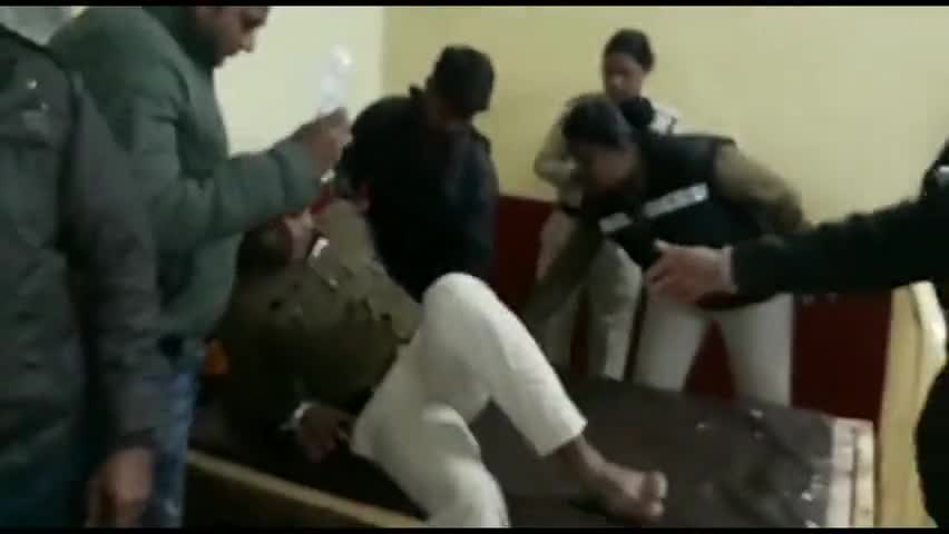 जांजगीर: 3 फरवरी को मतदान कर्मियों से भरी बस पलटने के मामले में ड्राइवर पर दर्ज हुई FIR, जांच में जुटी बाराद्वार पुलिस #एफआईआर
