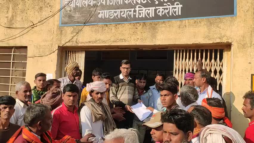 मण्डरायल: राउमावि नीदर के विद्यालय में RTI लगाने से पहले विद्यालय का रिकॉर्ड हुआ लीक, ग्रामीणों ने एसडीएम को सौंपा ज्ञापन #आरटीआई