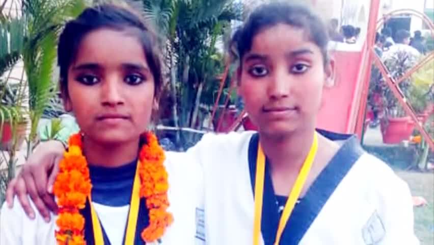 बीसलपुर: बरेली में आयोजित ताइक्वांडो प्रतियोगिता में बीसलपुर की दो सगी बहनों ने जीता गोल्ड मेडल #प्रतियोगिता #मेडल