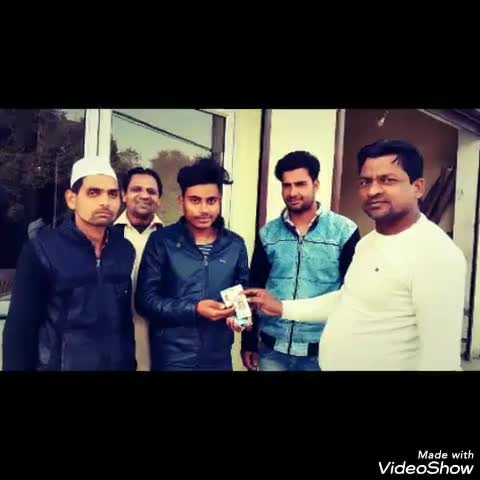 बेहट: बेहट कस्बे के युवक ने सड़क पर मिले पर्स को उसके मालिक की तलाश करके लौटाया #मिसाल