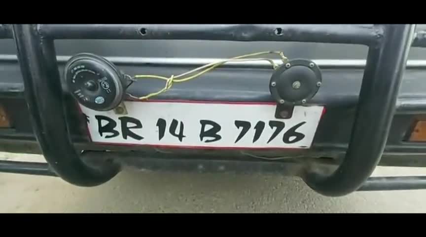 जमुआ: पचम्बा के रास्ते वैन में बेरहमी से बांध कर मवेशी को ले जा रहे दो लोगों को पुलिस ने किया गिरफ्तार #गौ_तस्कर