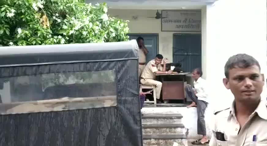 राशमि: पहुंना व डिण्डोली के दो राशन डीलरों के खिलाफ गबन का मामला दर्ज #राशन_डीलर #गबन