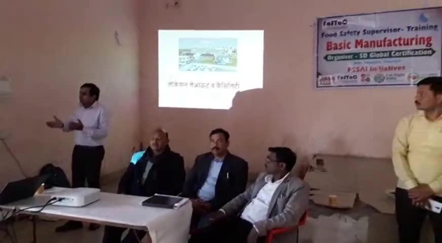 मैनपुरी: सौभाग्य मैरिज होम कुरावली में मिष्ठान निर्माताओं को दिया गया प्रशिक्षण #खाद्य_सुरक्षा