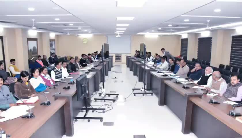 हुज़ूर: रीवा में अधिकारियों को सीएम हेल्पलाइन की लंबित शिकायतों को अभियान चलाकर निराकरण करने का दिया गया निर्देश #सीएम_हेल्पलाइन