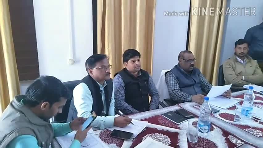 सेवढ़ा: सेवड़ा में कर्ज माफी को लेकर ज़िला पंचायत सीओ ने की सचिवों के साथ बैठक #ज़िला_पंचायत #सीओ