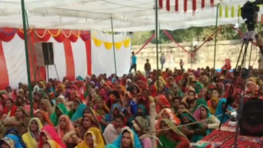 भांडेर: भाजपा के पूर्व विधायक ने श्रीमद्भागवत कथा में की शिरकत, महाराज से लिया आशीर्वाद #पूर्व_विधायक #धार्मिक_कार्यक्रम