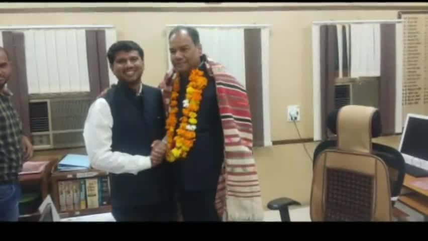 सांचोर: सांचोर नगर पालिका के नेता प्रतिपक्ष ने ज़िला कलेक्टर को दी विदाई #नेता_प्रतिपक्ष #कलेक्टर