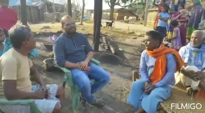 झाझा: कागेश्वर गांव में अग्नि पीड़ित परिवार से नवयुवक संघ के संयोजक गौरव सिंह ने की मुलाकात, दिया हरसम्भव मदद का भरोसा #संयोजक