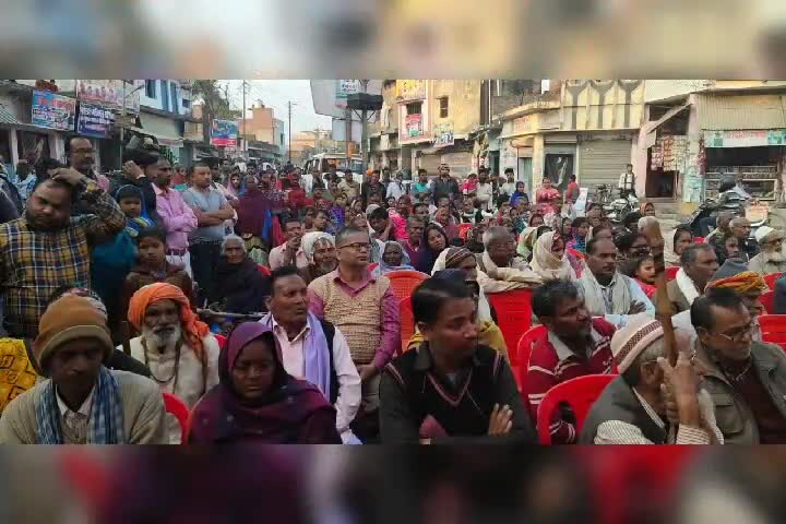शोहरतगढ़: गड़ाकुल में नगर पंचायत अध्यक्ष के नेतृत्व में चौपाल कार्यक्रम का हुआ आयोजन, सुनी गई लोगों की समस्याएं #चौपाल
