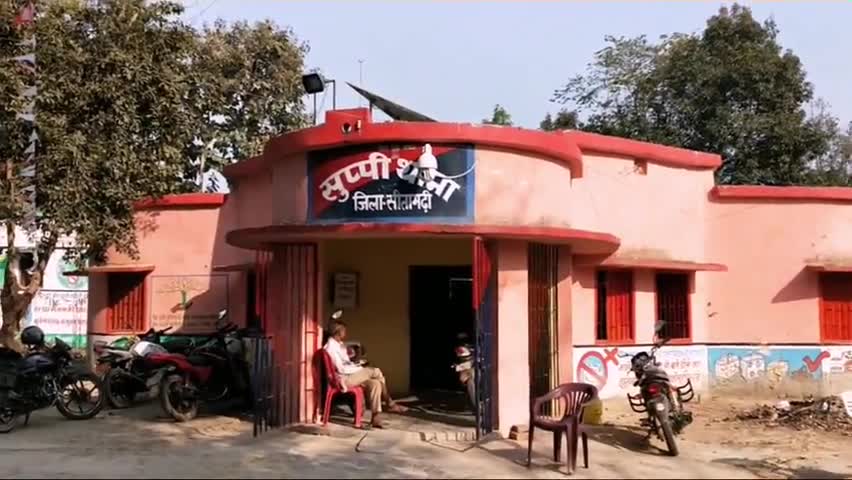 सुप्पी: सुप्पी थाना परिसर में शराब मामले में ज़ब्त वाहन हो रहे खराब, नहीं हो रही नीलामी #नीलामी #पुलिस