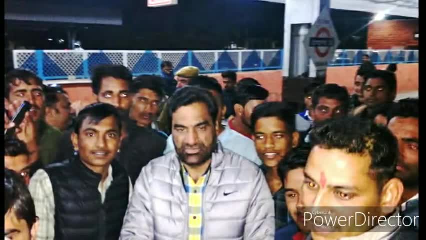डेगाना: रालोपा सुप्रीमो व सांसद हनुमान बेनीवाल ने डेगाना क्षेत्र के गांवों का दौरा कर आम लोगों की सुनी समस्याएं #रालोपा #सांसद